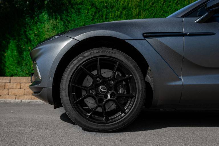 Aston Martin DBX
