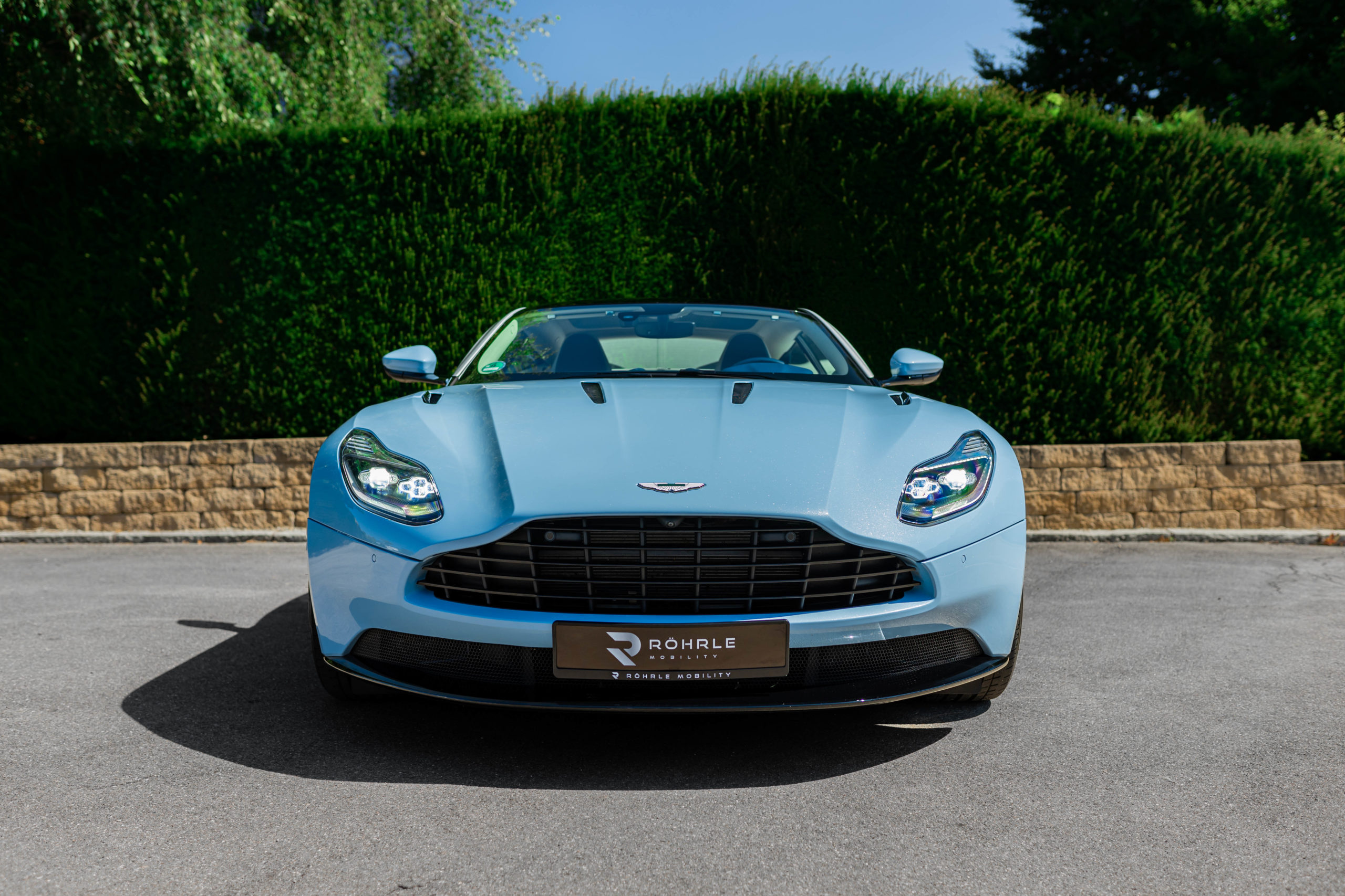 Aston Martin Buy DB11 V12 - Röhrle Mobility