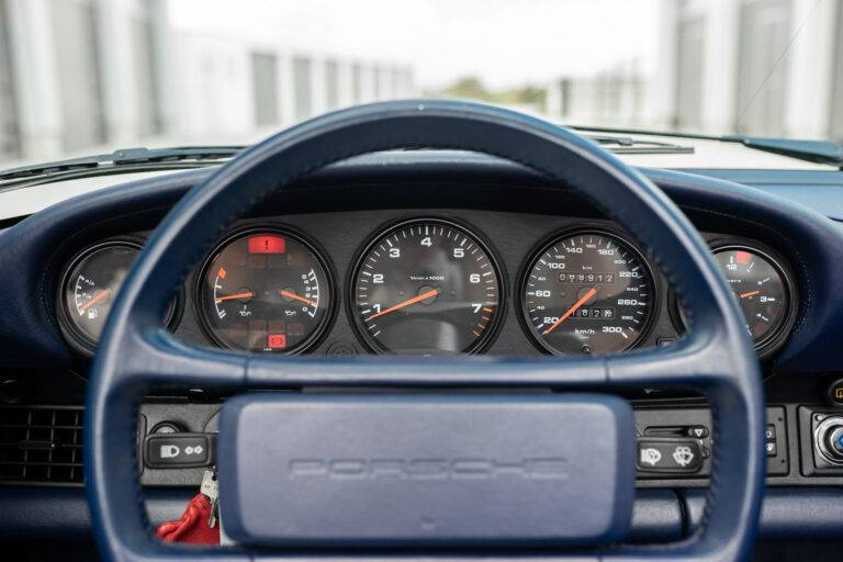 Porsche 964 Carrera 4 Cabrio